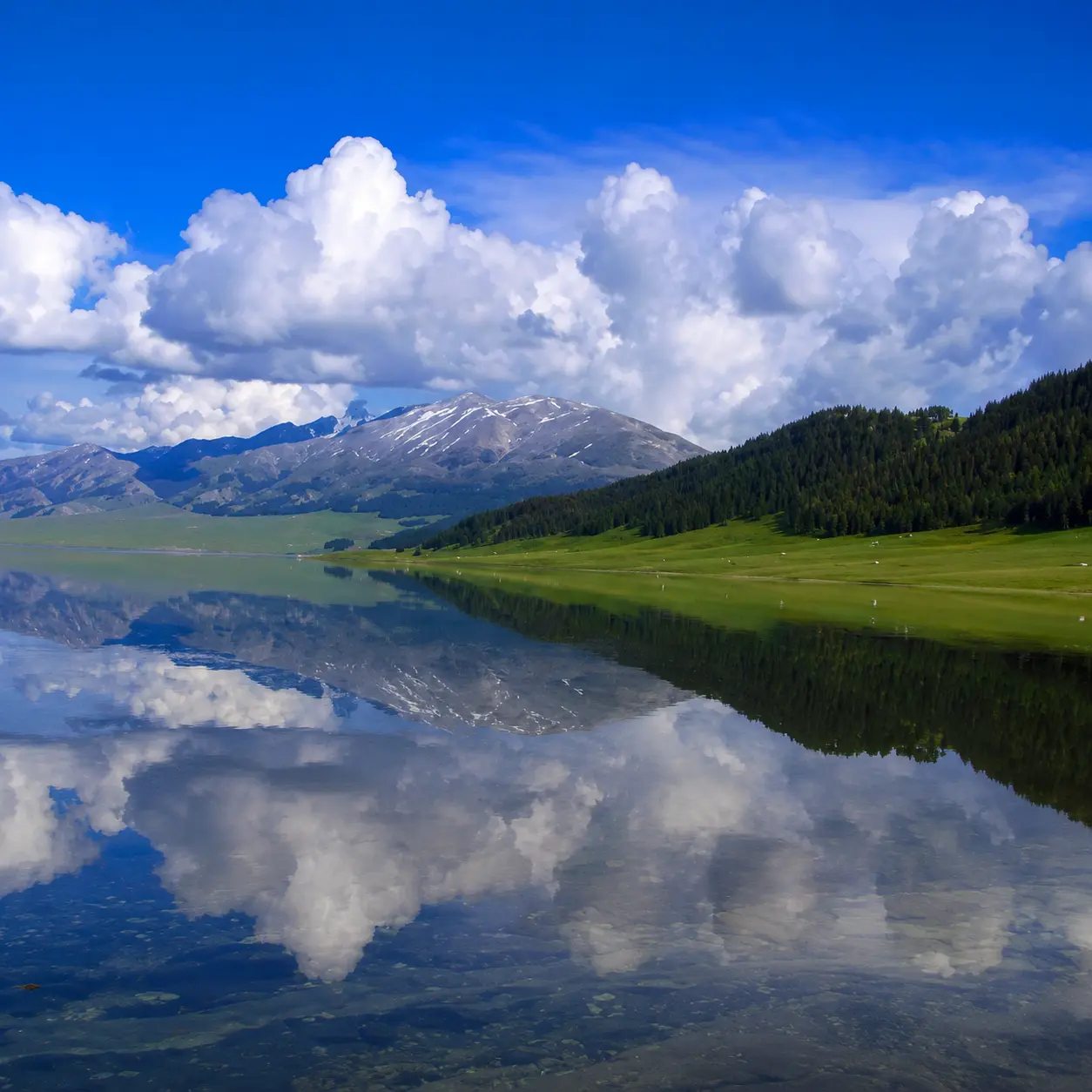 賽裡木湖景區