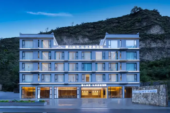 四姑娘山慕山映雪