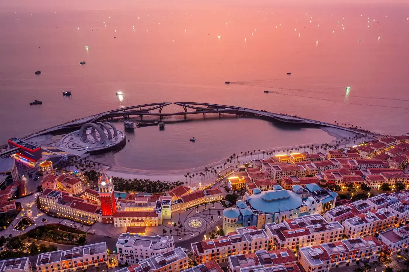 【富國島】海陸空全覽輕奢假期・南北島雙樂園・跳島秘境・親吻橋海洋之吻・全程五星｜無購物、無自理餐