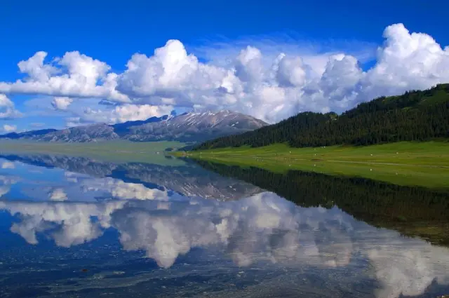 賽裡木湖景區