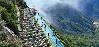 龍雲玻璃天空步道